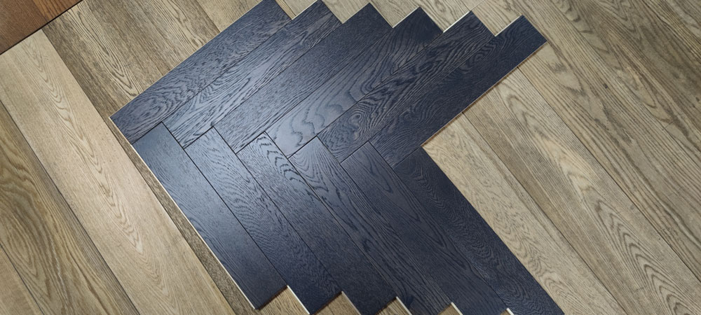 Engineered Herringbone Shadow Grey Brushed Uv Oiled Oak Select Grade Wood Flooring 15mm X 90mm - Image 4