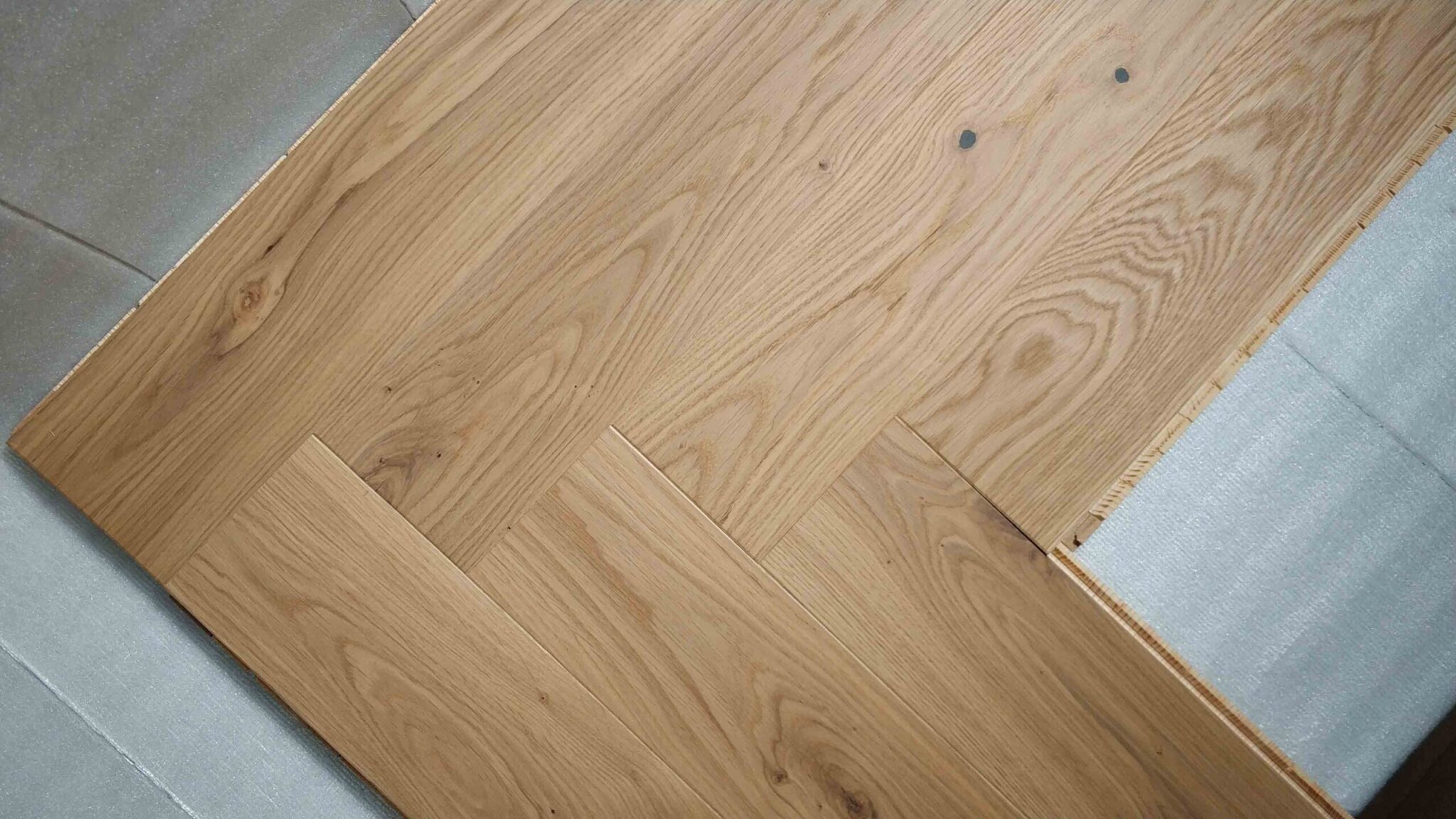 Engineered Herringbone Invisible Click Oiled Oak Wood Flooring 14mm X 110mm - Image 2