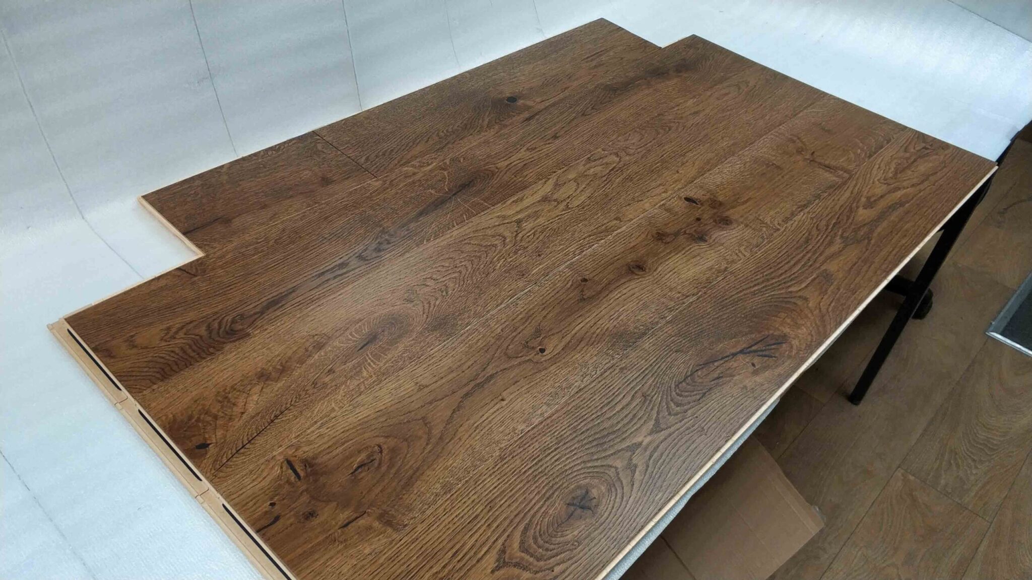 Engineered Handscrapped Golden Smoked Matt Lacquered Click Oak Wood Flooring 14mm X 130mm - Image 3