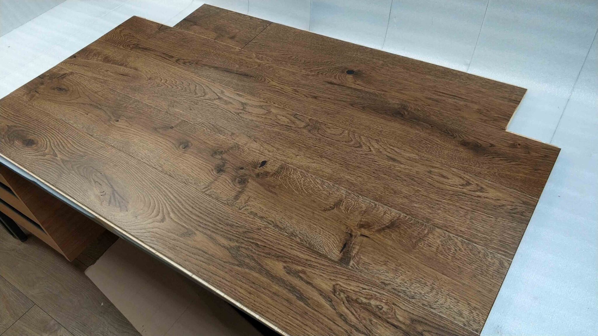Engineered Handscrapped Golden Smoked Matt Lacquered Click Oak Wood Flooring 14mm X 130mm - Image 4