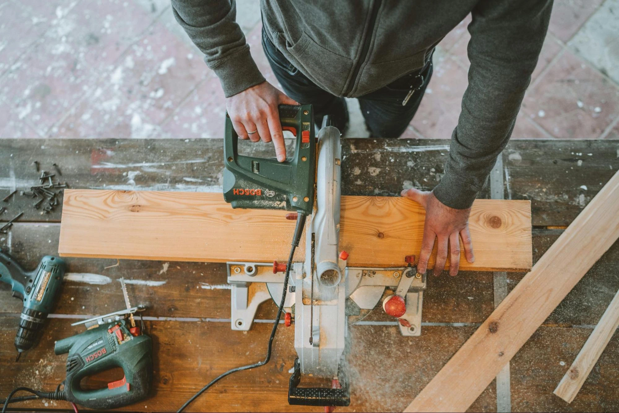 How to Remove Floating Engineered Wood Flooring Without Damage