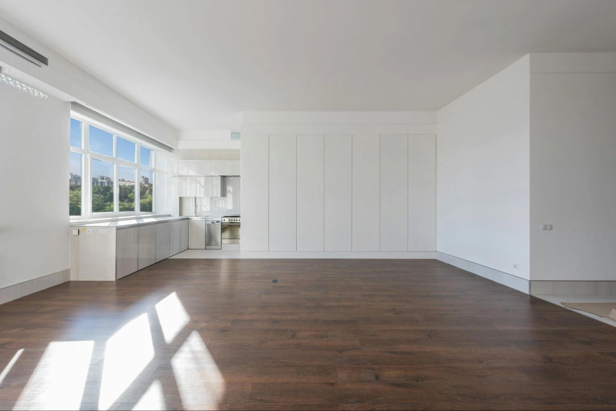 Engineered or Hardwood Flooring? Find out the Pros and Cons
